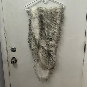 Wedding/ Mob Wife Black and White Shall Size One Size